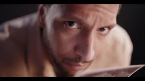 Trailer van de solovoorstelling Sonny Boy met Tarikh Janssen in de  hoofdrol. De monoloog is gebaseerd op het gelijknamige boek van Annejet van  der Zijl dat in 2004 werd uitgebracht. In de voorstelling ...