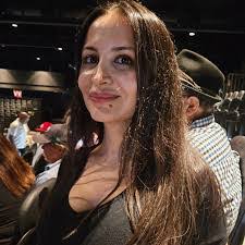 Nicole Oglesbee's Instagram, Twitter & Facebook