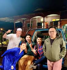 Kisah tiga saudara iaitu leha, azam dan kifaayat berumur 10 tahun. Balik Kampung Tak Lonely Lagi Tv3 Myinfotaip