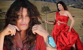 But the couple could not hold the relationship and end with divorce in 1986. Kelly Lebrock Comes Out Of Hiding For Photoshoot Reveals Toll Drugs And Divorce Took On Her Daily Mail Online