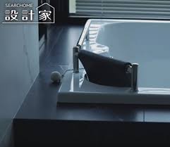 浴缸跟磁磚檯面的結合方式不一定要用大理石做檯面 bathroom bathtub