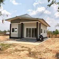 Umumnya teras tersebut dijadikan sebagai rumah ini termasuk rumah yang klasik, karena bagian atapnya dibuat semi joglo layaknya rumah di daerah jawa. 24 Desain Rumah Untuk Di Kampung Dan Pedesaan Bergaya Minimalis Modern