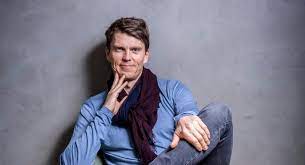 Hos baker tilly har vi et overordnet mål, som er at give vores kunder lidt mere og lidt bedre rådgivning, end de får andre steder. Pleo Podcast Time Our Ceo Jeppe Rindom Talks To Facebook