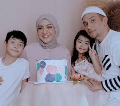 Indikasi gary iskak dalam kondisi yang tidak baik pun diperkuat dengan unggahan istrinya, richa novicha. Zzofo1pqmd Xdm