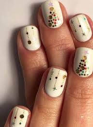 Recorta tus uñas y apalanca la uña acrílica en los bordes con el palito de naranja. Disenos De Manicura Blanca Para Unas Cortas Que Te Haran Deslumbrar En Navidad