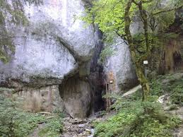 Canionul 7 scari, traseul nu este nicidecum unul care sa va solicite supraputerile, ci este un traseu executabil in maximum o ora. Seven Ladders Canyon Wikipedia