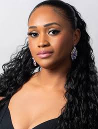 Erica Lopes's Instagram, Twitter & Facebook