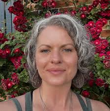 How to apply the principles of A Course in Miracles in daily life?