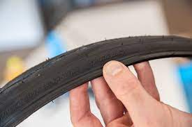 This sealant coats the inside of the tires and the rim and seals any micro holes so air doesn't slowly leak out. How Do I Mount A Tubeless Tyre On My Road Bike How To Mantel