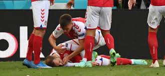 I think he just collapsed and fell over as he went to receive a throw in. Pfhcyxchco37em
