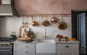 Hot pink o fucsia es la mezcla del azul brillante mas el rojo brillante. 13 Cocinas De Color Rosa De Rosita Palido A Fucsia Intenso 13 Pink Kitchens From Blush To Fucshia Vintage Chic Pequenas Historias De Decoracion Vintage Chic Pequenas