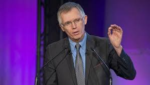 Carlos tavares (born 14 august 1958) is a portuguese businessman, and the chief executive officer (ceo) of stellantis, the world's sixth largest automaker by sales, formed by the merger of groupe psa and fiat chrysler automobiles. Carlos Tavares Zu Moglichen Ubernahmen Das Chaos In Der Industrie Fuhrt Zu Opportunitaten Automobilwoche