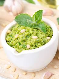 Pesto Vert Petit Pois Et Menthe Une Pesto Original De Primtemps Goutez Le Il En Vaut Le Detour Recette En 2020 Pesto Vert Recette Petit Pois Recettes De Cuisine