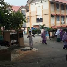 Dia sekarang sedang mondok di pesantren baitul arqom lembur awi ciparay majalaya. Sam Nurul Iman