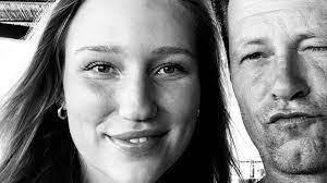 Handsome actor, director, and producer til schweiger (1963) is one of germany's most successful filmmakers. Seltenes Paar Foto Til Schweiger Zeigt Seine Freundin 25 Promiflash De