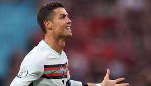Fans und auch der berichterstatter hier wissen, dass cristiano ronaldo seinen körper mit viel hingebung behandelt. Yneulmysmj4r6m