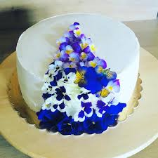 24 precut edible blue forget me not flowers wafer paper cake/cupcake toppers. Cake With Edible Flowers Cake By Vvdesserts Cakesdecor