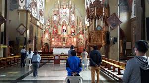 Baños es una ciudad católica que dedica su santuario a nuestra señora del rosario de agua santa, la estructura de la iglesia es hermosa nosotros hicimos rafting y canopy es una aventura inolvidable. La Basilica De La Virgen De Banos Reabrira El 16 De Agosto Ultimas Noticias
