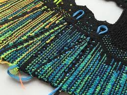 However, a person knitting with a machine is able to accomplish the same results at a much faster rate than would be possible when knitting by hand. Pinterest Osterreich