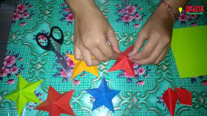 Mudah banget coba 9 cara menghias kamar dengan kertas kado bekas ini puisi berjudul ibu merupakan hasil karya cantika ayu. Cara Membuat Bintang Dari Kertas Origami Diy Dekorasi Ruangan Youtube