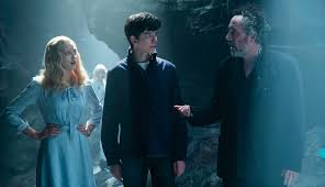 Za Kadrom Filma Dom Strannyh Detej Miss Peregrin Pikabu