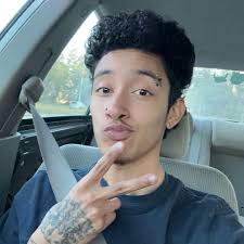 Witnesses said the man showed up at the home looking for someone who he  said owed him money and shot two people, both of whom survived the attack.  https://www.wfla.com/news/local-news/manatee-county/9-time-convicted-felon-jailed-after-shooting  ...