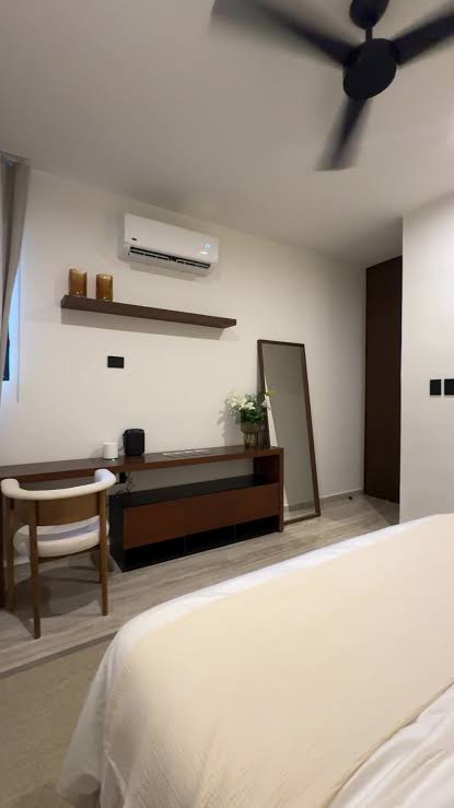 Quarto Moderno E Minimalista Com Tons Neutros