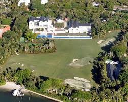 How, the man with 81 pga tour titles, including 15 majors the rich and affluent have lavish gardens in their houses, woods lives by a golf course which has bunkers and a water hazard, too. Tiger Woods Jupiter Island Home Homes Com