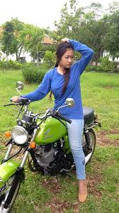 Tentunya kini telah terbayang dalam benak anda beserta pasangan prewedding pas bergaya klasik yang telah kita ulas tadi bukan. 28 Gambar Foto Prd Dengan Sepeda Motor Terbaik Lingkar Png
