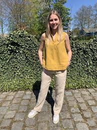 Chez caroll, le pantalon est confectionné depuis 50 ans avec le plus grand soin. Pantalon Femmes Gdl Beige Le Grenier Du Lin