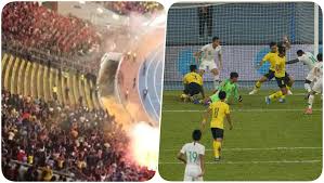 Sep 05, 2019 · indonesia vs. Malaysia Indonesia Fans Create A Ruckus In The Stadium During 2022 Fifa World Cup Qualifier Game Attendees Throw Flares Watch Video Latestly