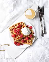 Waffles With Fresh Berries Pomegranates And A Little More Greek Yogurt And Granola Waffeln Rezept Rezepte Lebensmittel Essen
