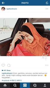 Memiliki suami baru, farah quinn sempat menghadapi dilema dengan nama mantan suami yang hingga kini masih melekat di nama belakangnya. Raja Farah Bakal Tamat Status Janda