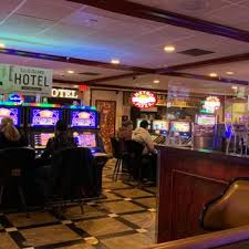 Josh and rachael take you to the front yard at ellis. Ellis Island Hotel Casino Brewery 2322 Photos 2595 Reviews Casinos 4178 Koval Ln Las Vegas Nv Phone Number Yelp