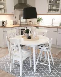 Mit einem teppich sorgst du für zusätzliche wohnlichkeit und eine optische aufwertung in dem sonst sehr funktionalen umfeld. 10 Teppich Kuche Ideen Teppich Kuche Teppich Kuchenprodukte