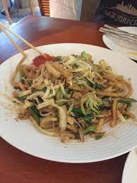 Heat 1 tbsp oil, pour in eggs to make an omelette. Bakmi Goreng Picture Of The Noodle House Dubai Tripadvisor