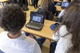 NYC Schools Release AI Guidelines: A Traffic Light Approach