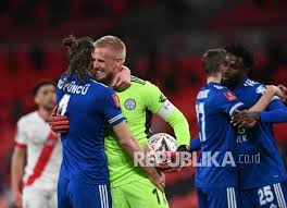 For the latest news on leicester city fc, including scores, fixtures, results, form guide & league position, visit the official website of the premier league. Leicester City Lolos Ke Final Piala Fa Republika Online