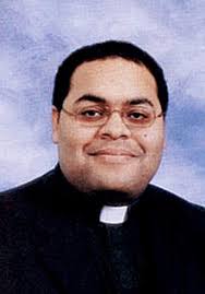 Dos Párrocos Nombrados a Cargos en el Ministerio Hispano