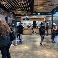Georg, unser praktikant, sorgt heute in der bahnhofsmission zoologischer garten berlin für gute stimmung. Mcdonald S Charlottenburg 11 Tips