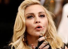 Madonna's official web site and fan club, featuring news, photos, concert tickets, merchandise, and during the past few months, some of madonna's singles and remixes from the 90s and 00s were. Chto Proishodit Madonna Otmenila Uzhe Vosmoj Koncert Svoego Mirovogo Tura Mixnews