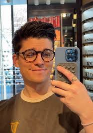 Garrison Simon's Instagram, Twitter & Facebook