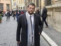 She received her ba in theater from the university of northern colorado and a master's degree in media studies from the new school. 7axx1mu8qpi0xm