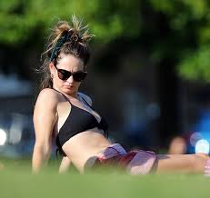 Лили джеймс (lily james) родилась весной 1989 года в окрестностях графства суррей. Budni Lili Dzhejms V Londone Stars365 Livejournal