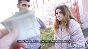 Española es infiel a su novio a escondidas por dinero