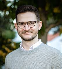 Lisa Strickler's Instagram, Twitter & Facebook