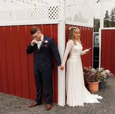 Holly Sam With Images Adventure Wedding Photography Comic Wedding Seattle Wedding Photography