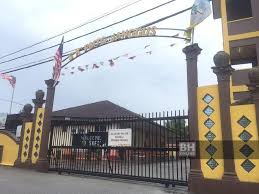 Boleh ke dia adapt dengan environment di sana.. Covid 19 Ibu Bapa Khuatir Hantar Anak Ke Sekolah