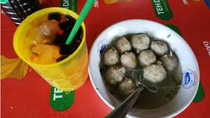 You're just as likely to find it being sold by street vendors (called kaki lima), mom and pop eateries and swanky. Rahasia Pak Ndut Bisa Jual Bakso Rp 2 Ribu Seporsi Regional Liputan6 Com