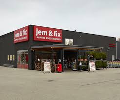 Jem & fix køber vare hjem fra forskellige leverandører, og produkterne placeres på et lager, og derfra videre sælger produkterne til deres kunder gennem deres detailbutikker og webshop. Customer Story The Encode Solution For Jem Fix